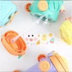 GOURDE fantaisie en forme de bus, conçue pour les enfants.
