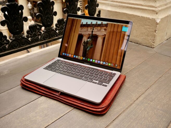 احصل على تجربة استخدام فريدة مع MacBook Pro الرائع!